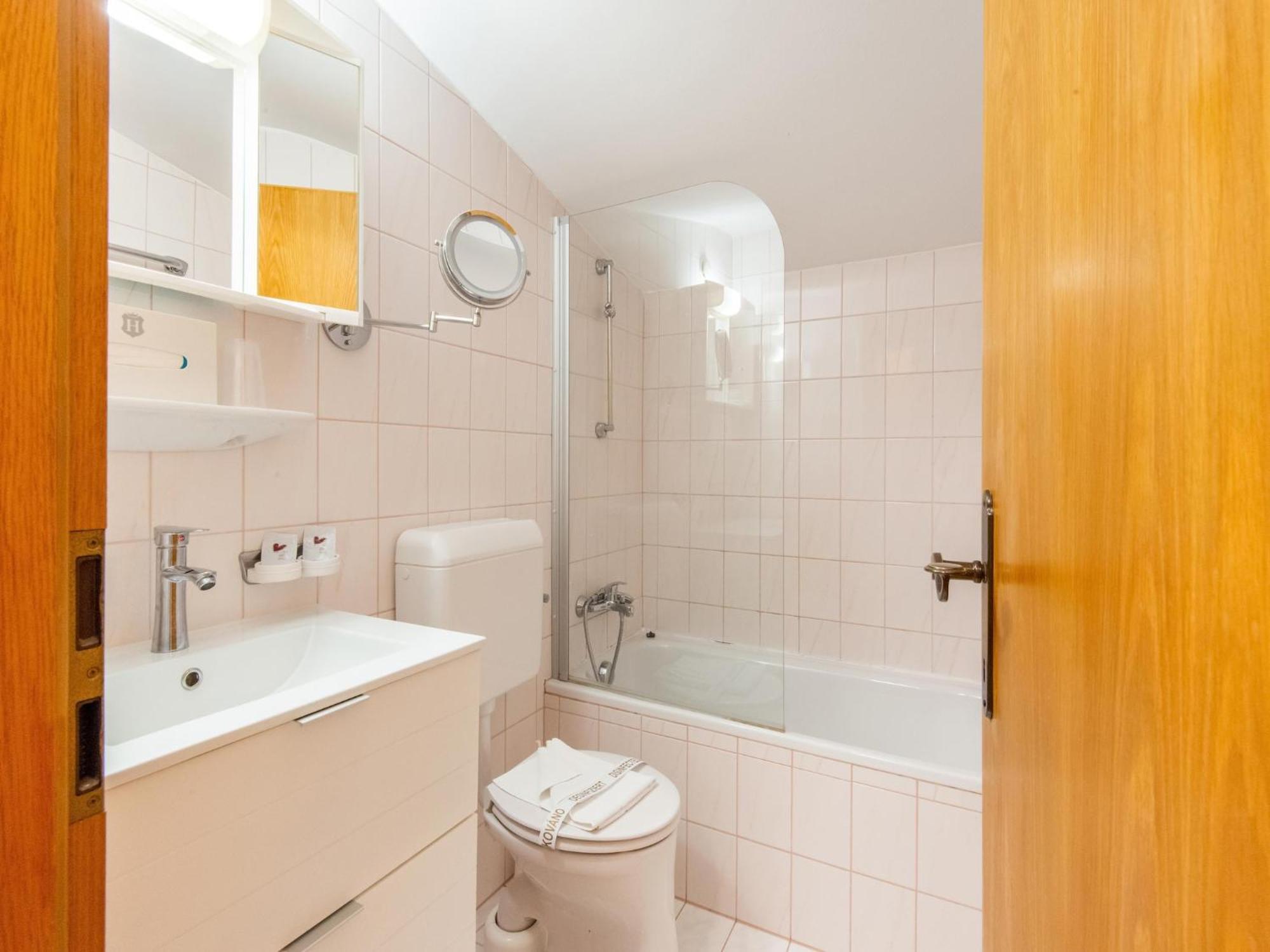 Pretty In With Infrared Sauna *